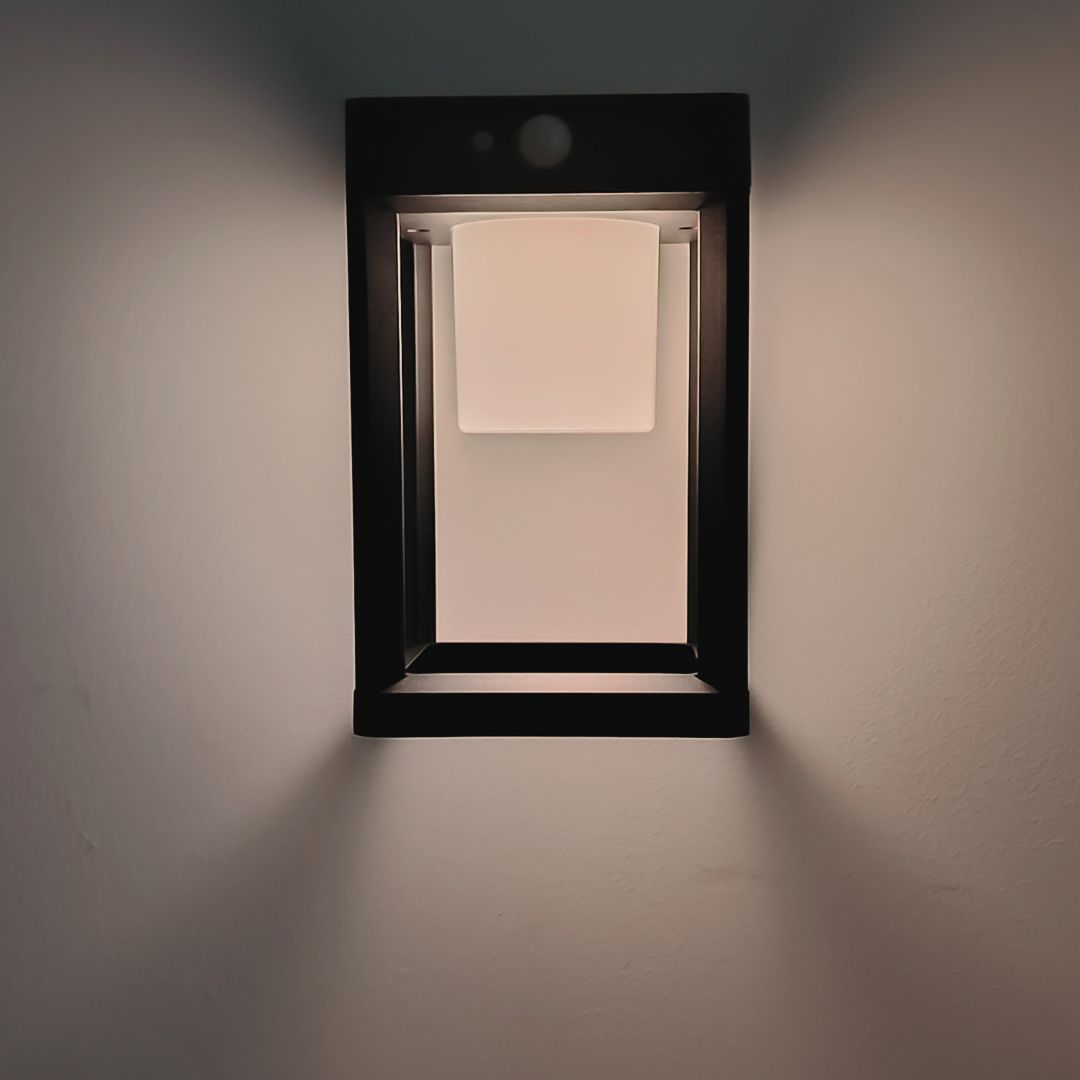 Aplique LED Solar 4,4W 3000K con Sensor de Movimiento y Crepuscular de Aluminio Negro