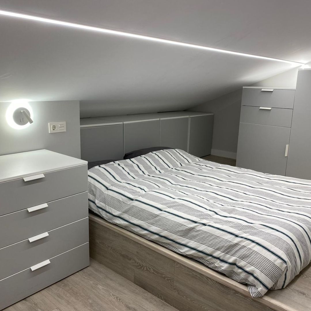 Aplique LED con interruptor 9W 3000K Luz Indirecta y Foco Orientable 6000K