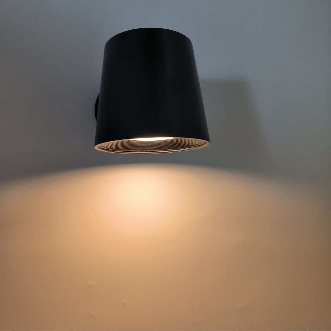 Aplique com interruptor Serantes, lâmpada ajustável de metal