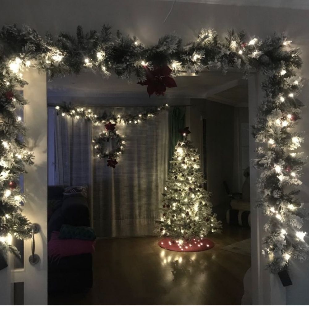 Boa de Natal Led Snowfall com Pinhas e Bolas Vermelhas