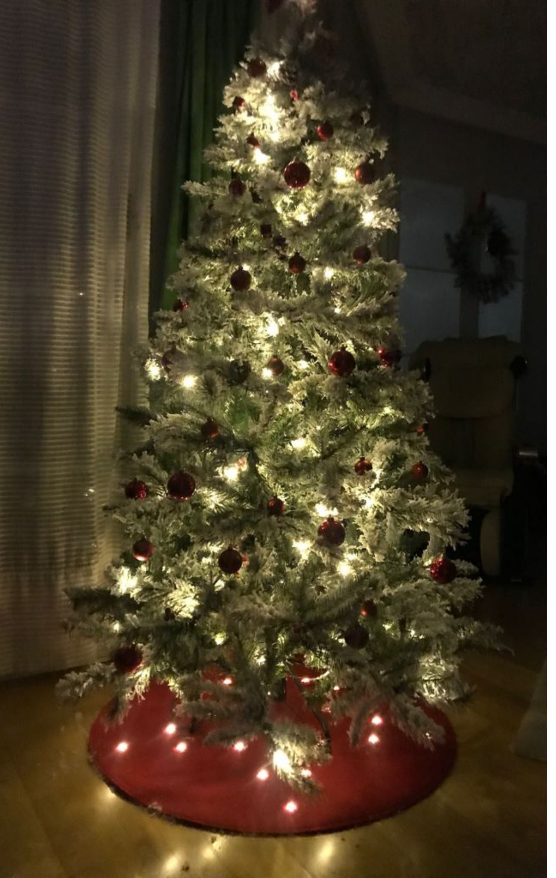 Árbol de Navidad LED Nevado 150com con Piñas y Bolitas Rojas – Iluminacion  de Diseño, image size:1900x3000