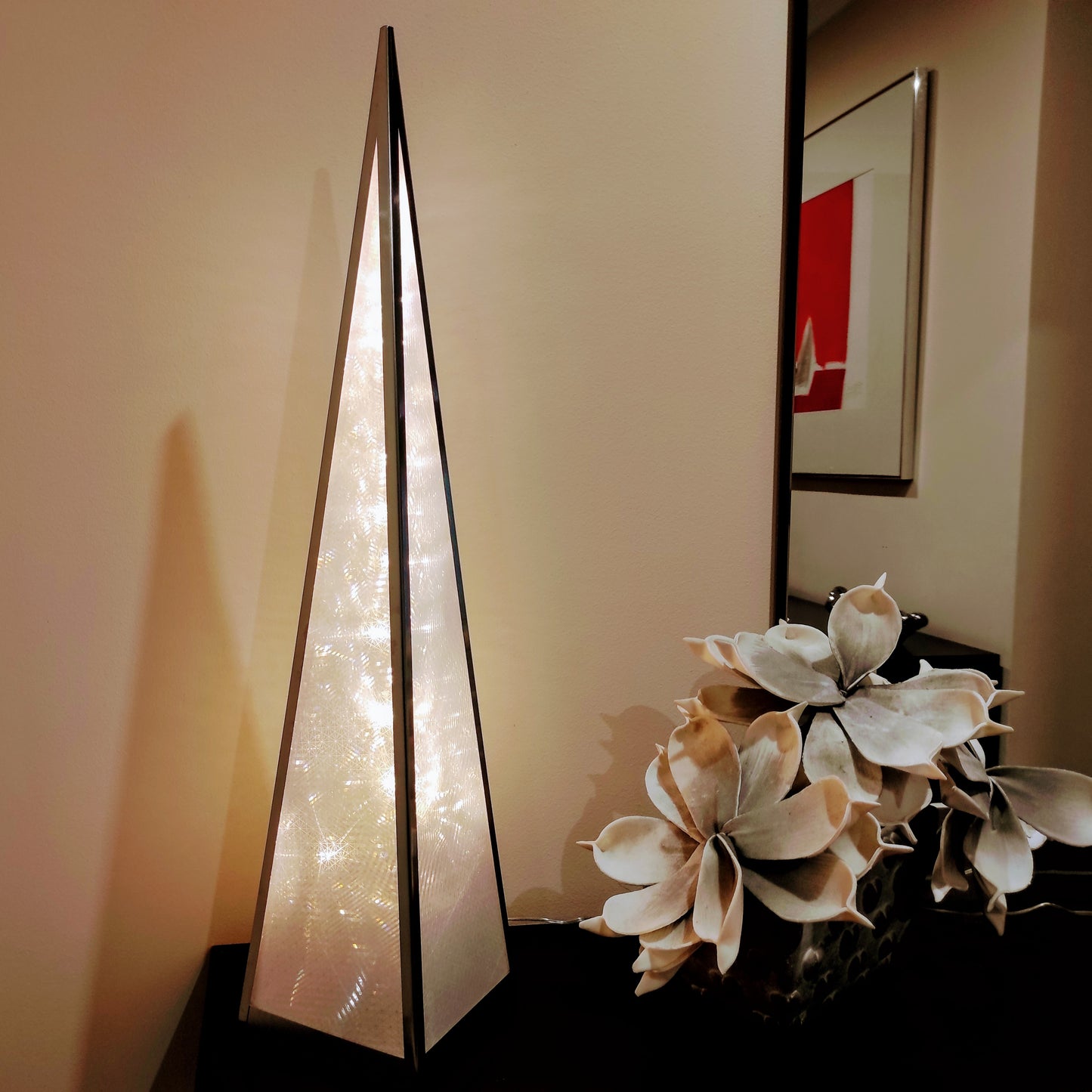 Árvore de Natal Led Pirâmide Prateada e Efeito Floco de Neve 60 cm