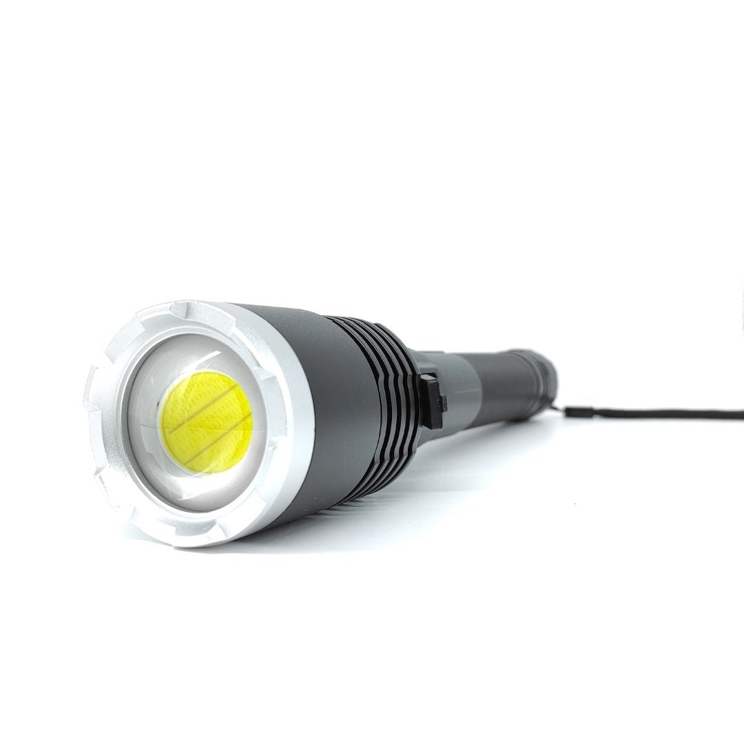 Lanterna LED recarregável USB profissional de alta potência, zoom e intensidade ajustável