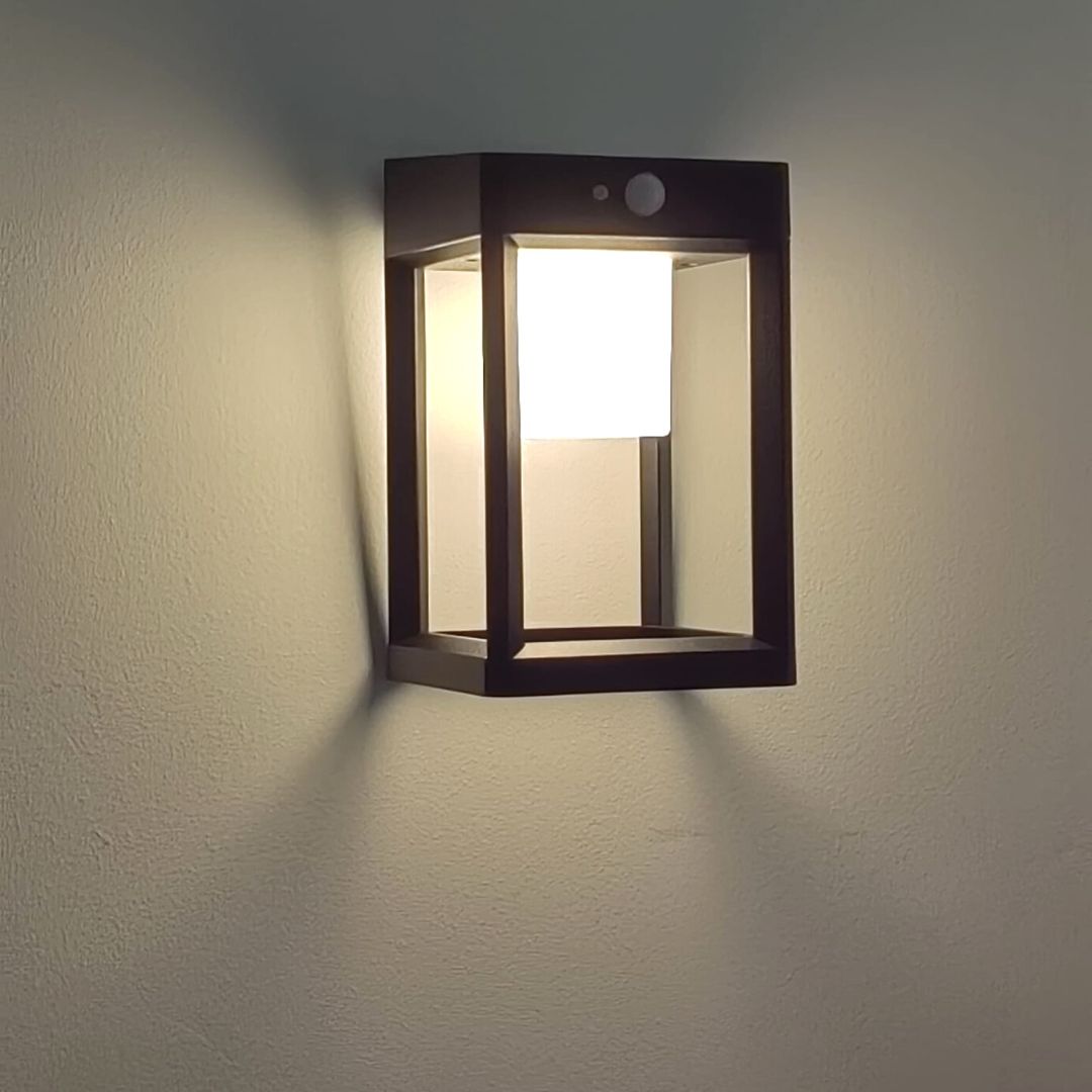 Aplique LED Solar 4,4W 3000K con Sensor de Movimiento y Crepuscular de Aluminio Negro