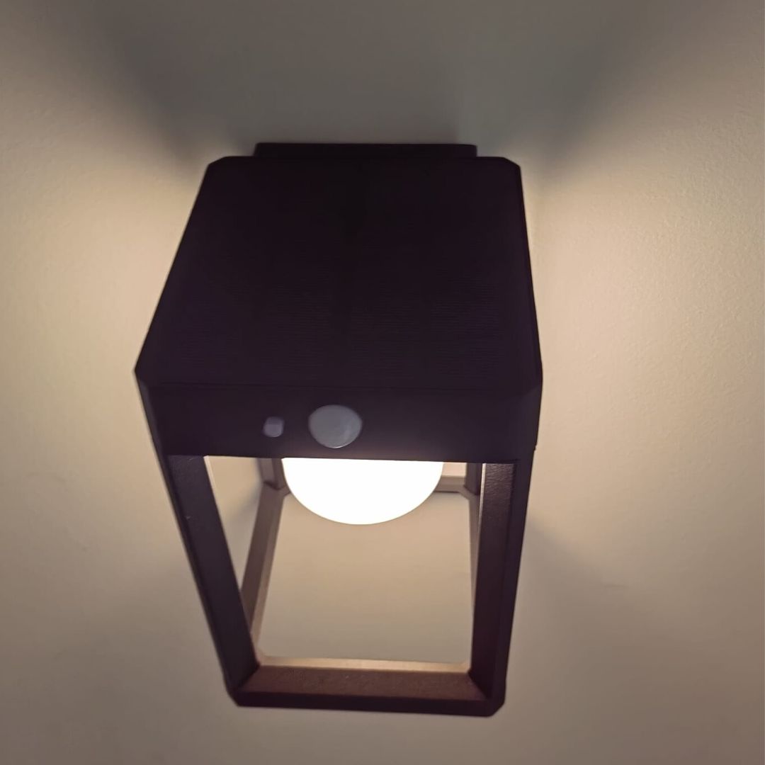 Aplique LED Solar 4,4W 3000K con Sensor de Movimiento y Crepuscular de Aluminio Negro