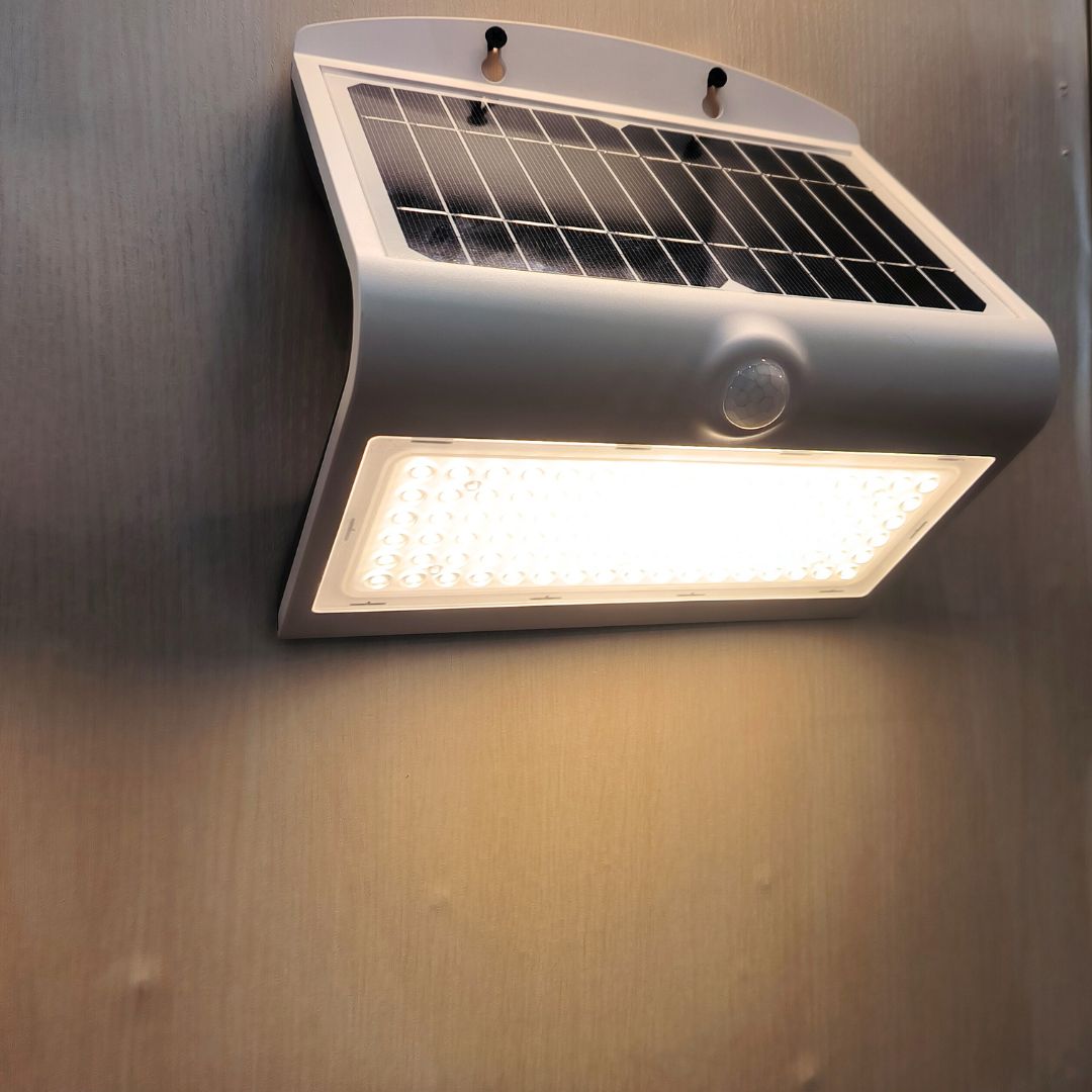 Aplique LED Solar 8W con Sensor de Presencia y Crepuscular IP65