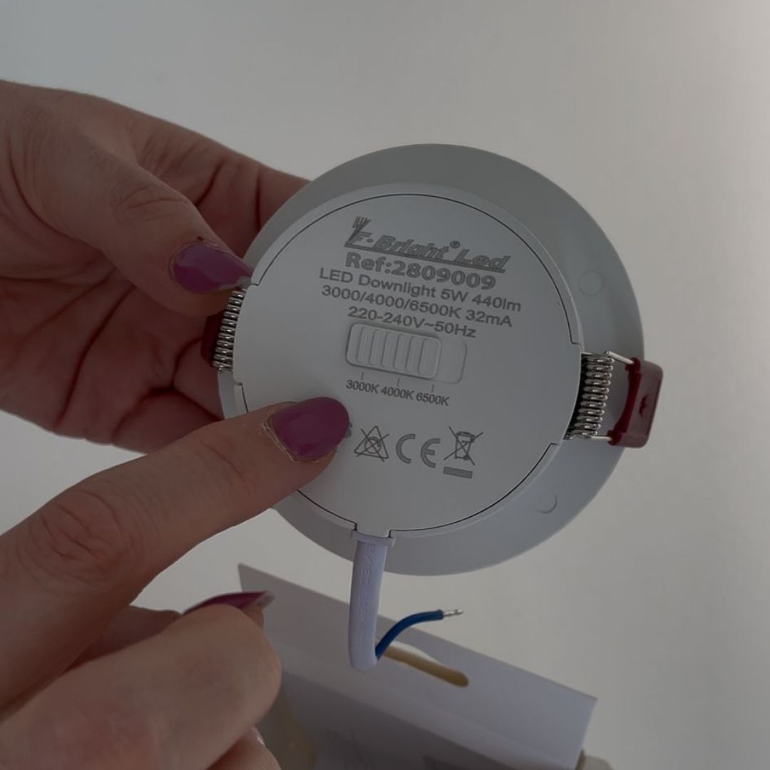 Downlight LED Empotrable con Halo Ambiental y Cambio de Tono