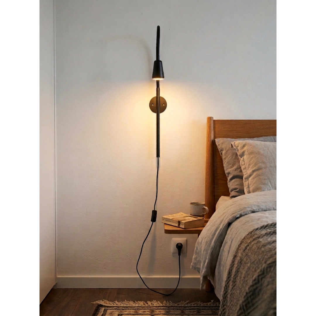 Aplique de pared KUETO orientable con brazo flexible y cable textil negro