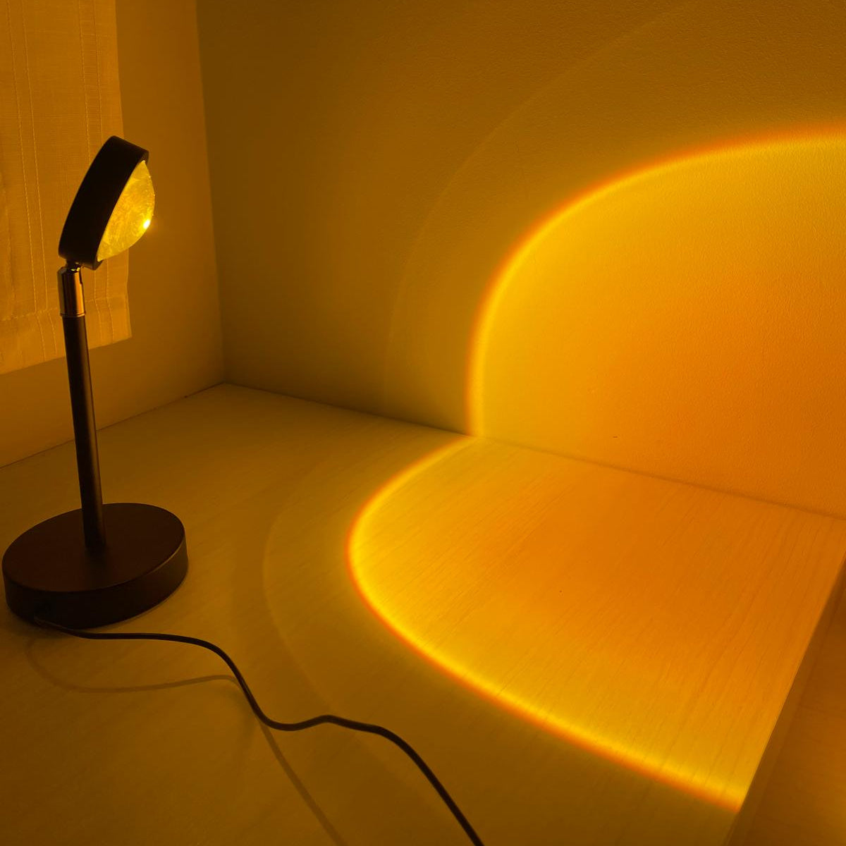 Lámpara de Mesa LED Sunset con Iluminación Cálida Ambiental y Cabezal Ajustable