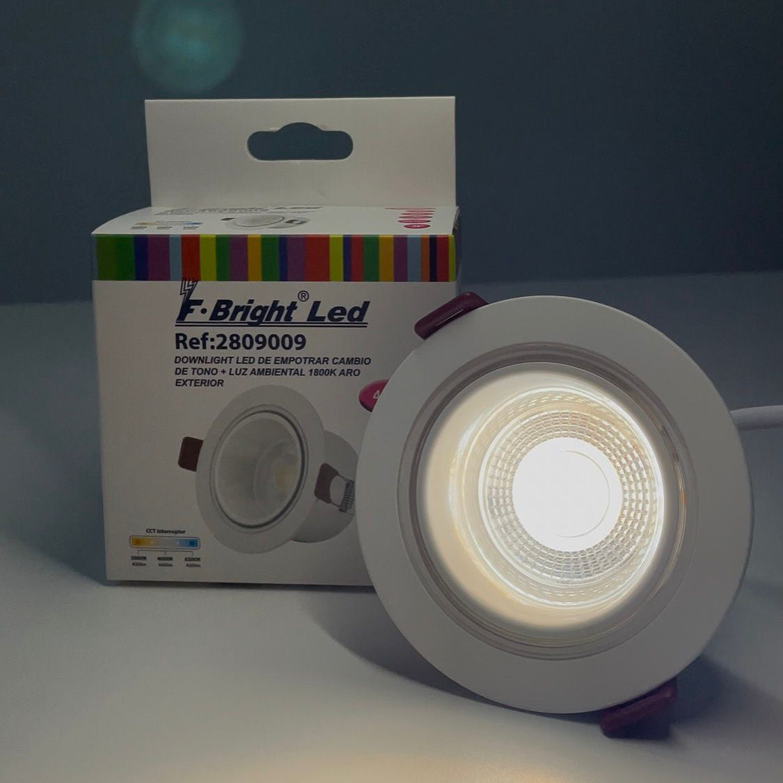 Downlight LED Empotrable con Halo Ambiental y Cambio de Tono
