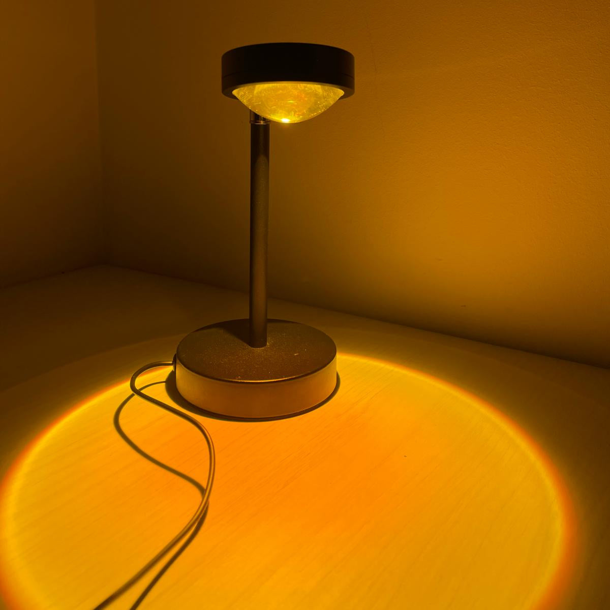 Lámpara de Mesa LED Sunset con Iluminación Cálida Ambiental y Cabezal Ajustable