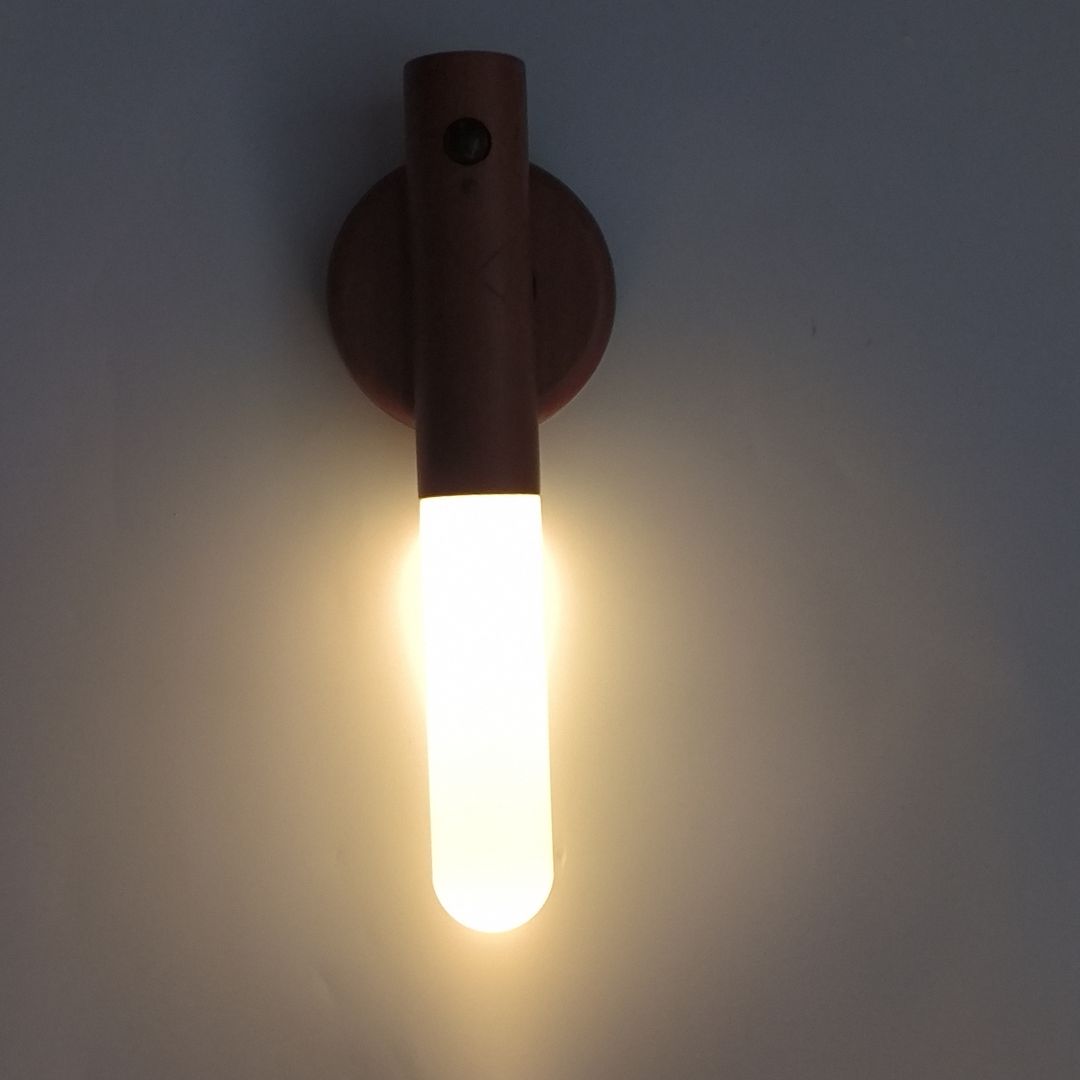 Applique murale avec interrupteur Serantes, lampe en métal réglable