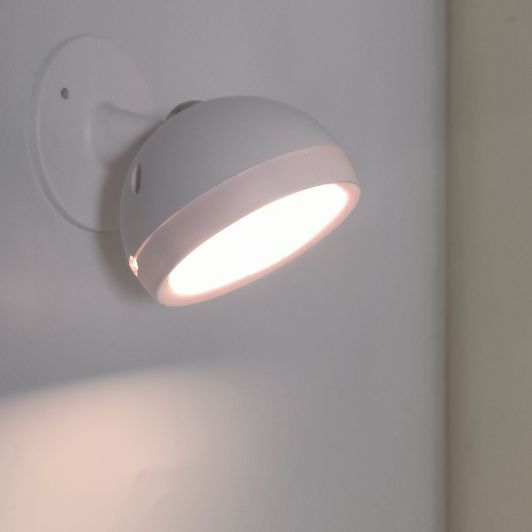 Applique murale avec interrupteur Serantes, lampe en métal réglable