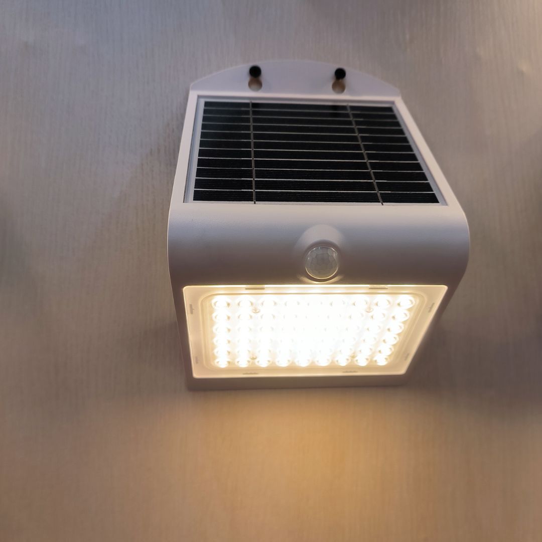 luz de parede LED solar 4w IP65 com sensor de presença e crepúsculo