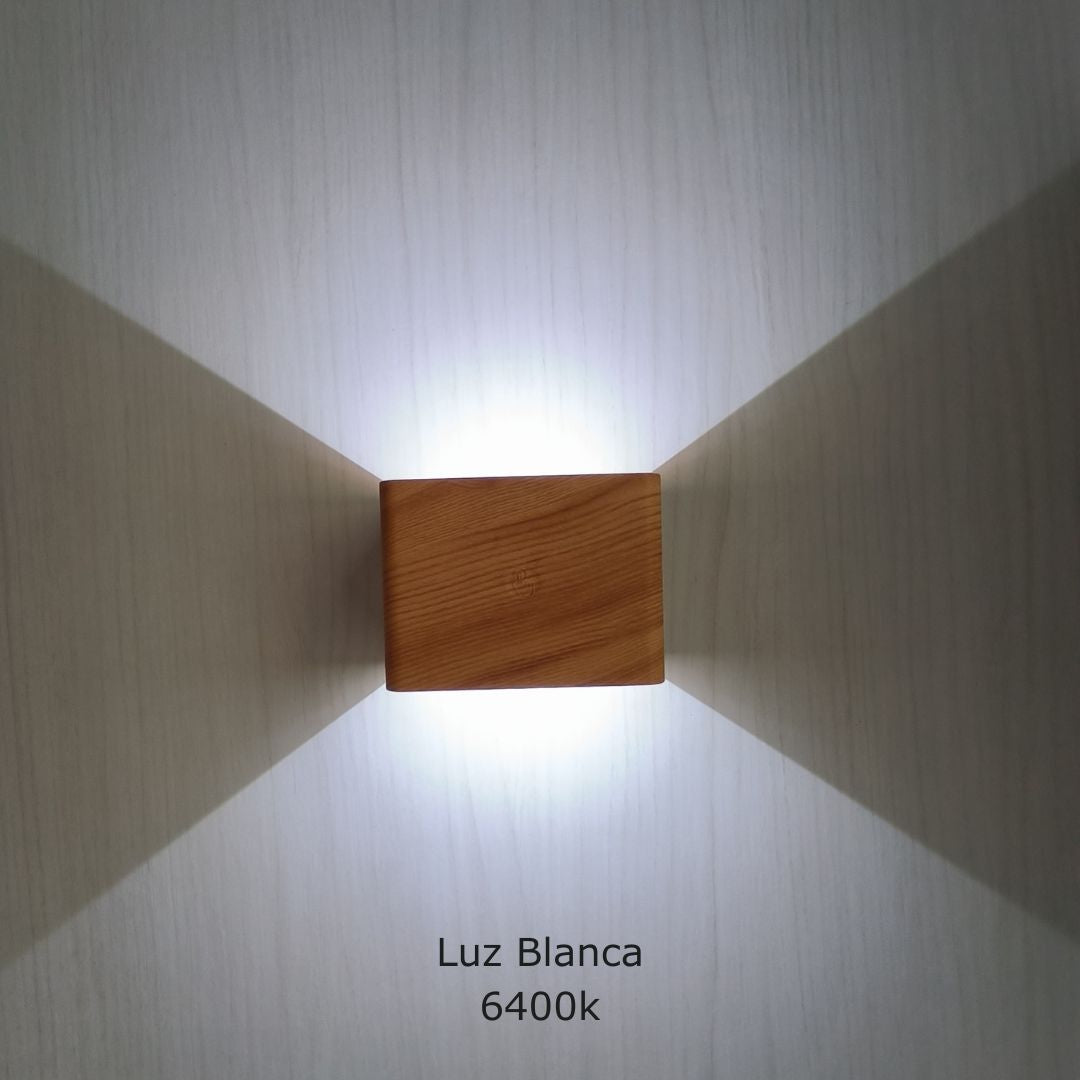Applique murale avec interrupteur Serantes, lampe en métal réglable