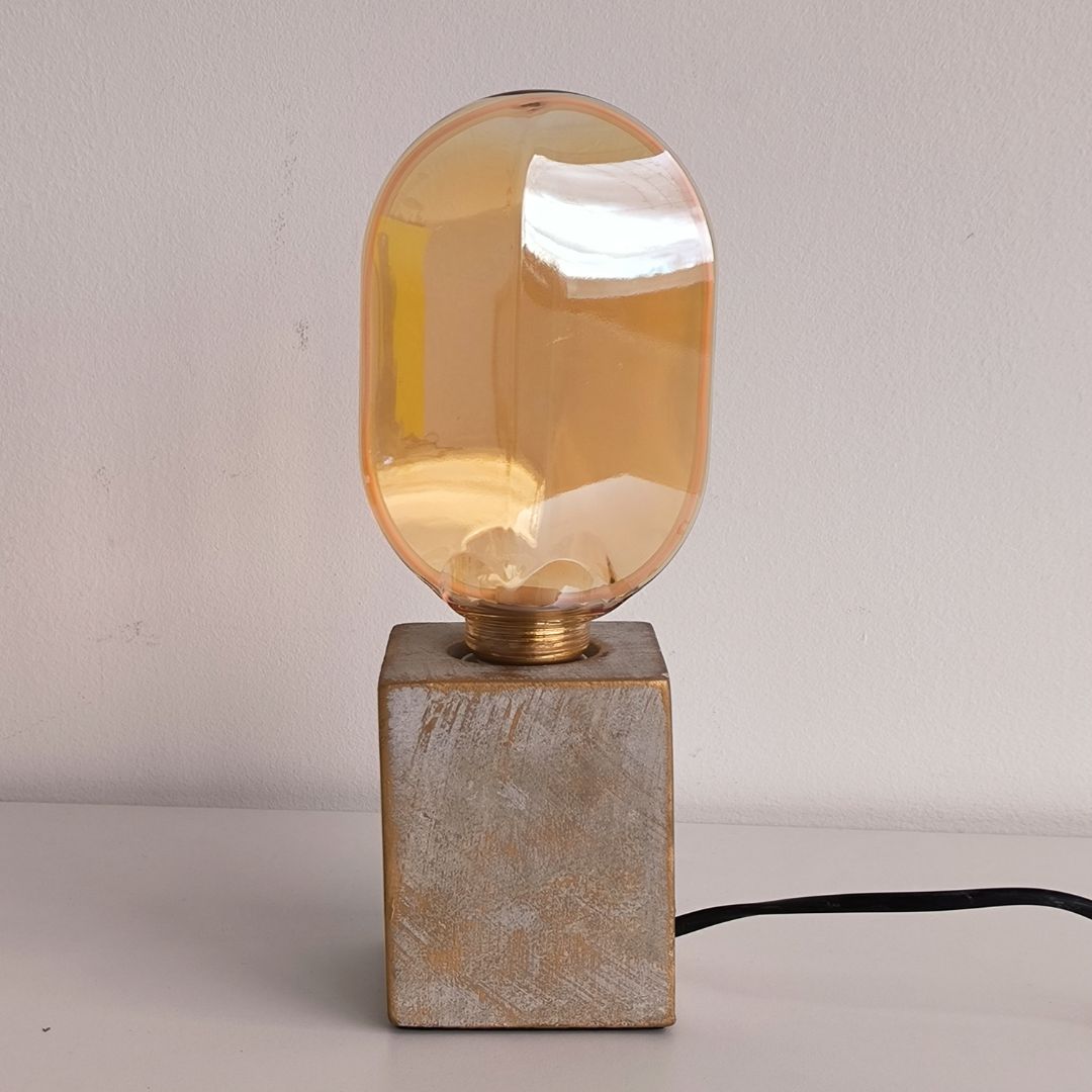 O filamento decorativo conduziu a forma da folha da lâmpada E27 4W 1800K no vidro dourado