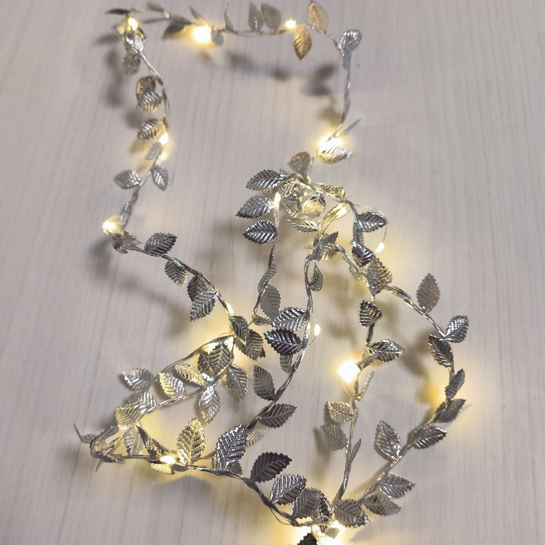 Guirnalda LED con Hojas Plateadas – 20 Luces Cálidas 1,9 m