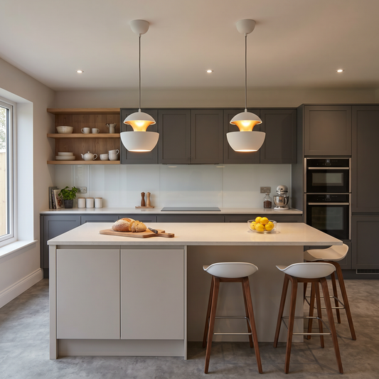 Luminária pendente de metal com tulipa branca e dourada | Luxo e Sofisticação