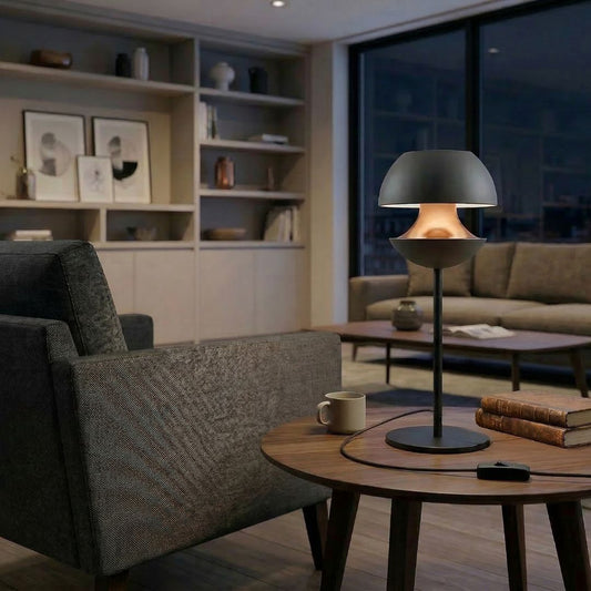 Candeeiro de mesa com tulipa preta e dourada