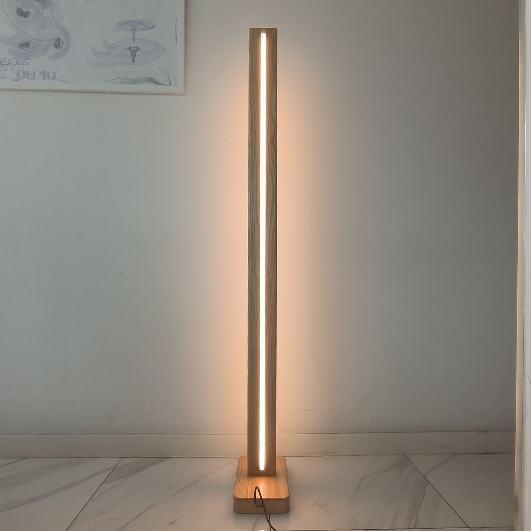 Luminária de chão LED de madeira 25W 3000K regulável com comando à distância