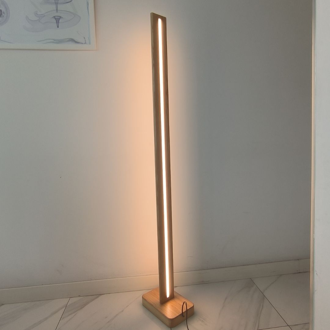 Luminária de chão LED de madeira 25W 3000K regulável com comando à distância