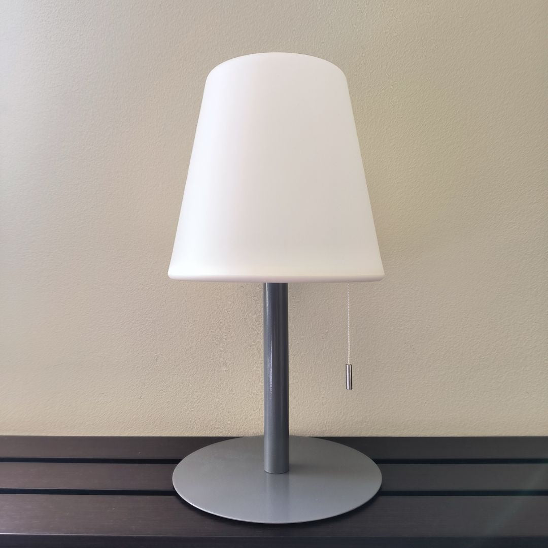 Lámpara de Mesa LED Recargable IP44 con Interruptor de Cuerda y Efectos RGB