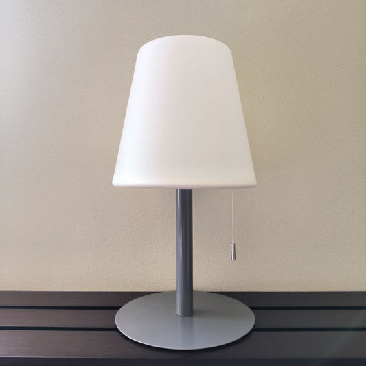 Lámpara de Mesa LED Recargable IP44 con Interruptor de Cuerda y Efectos RGB