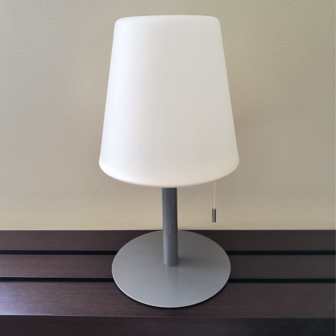 Lámpara de Mesa LED Recargable IP44 con Interruptor de Cuerda y Efectos RGB