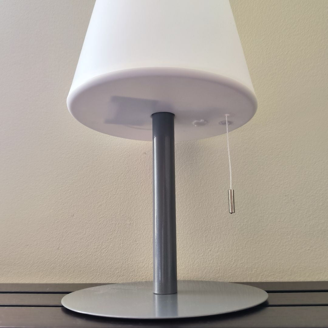 Lámpara de Mesa LED Recargable IP44 con Interruptor de Cuerda y Efectos RGB