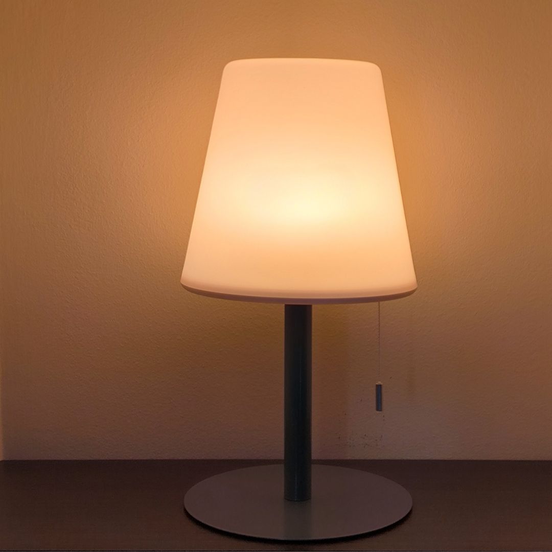 Lámpara de Mesa LED Recargable IP44 con Interruptor de Cuerda y Efectos RGB