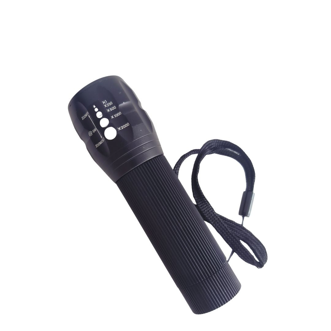 Lanterna LED recarregável USB profissional de alta potência, zoom e intensidade ajustável
