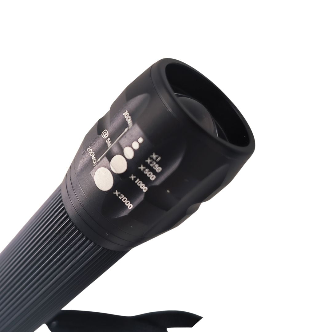 Lanterna LED recarregável USB profissional de alta potência, zoom e intensidade ajustável