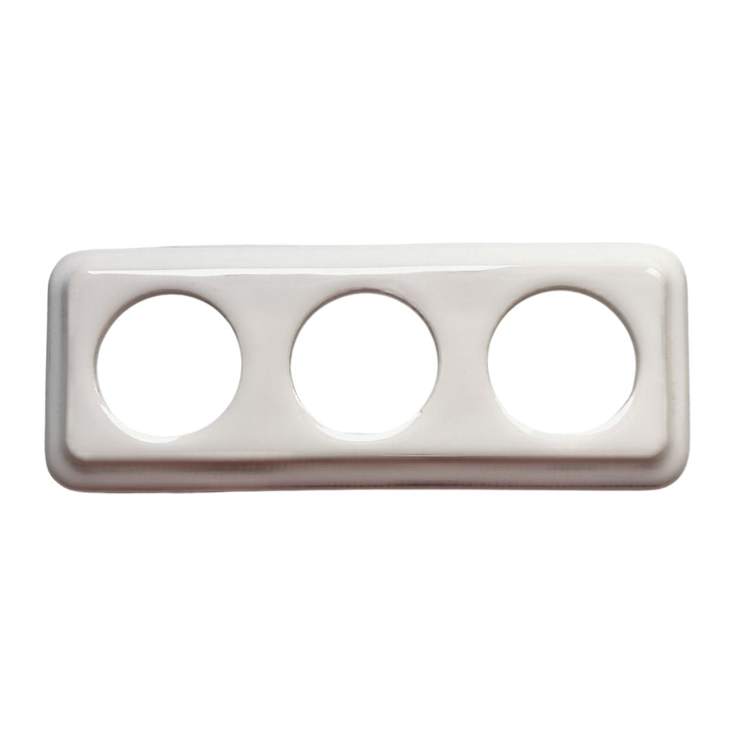 Marco Triple Cuadrado de Empotrar en Porcelana Blanca – Para 3 Mecanismos