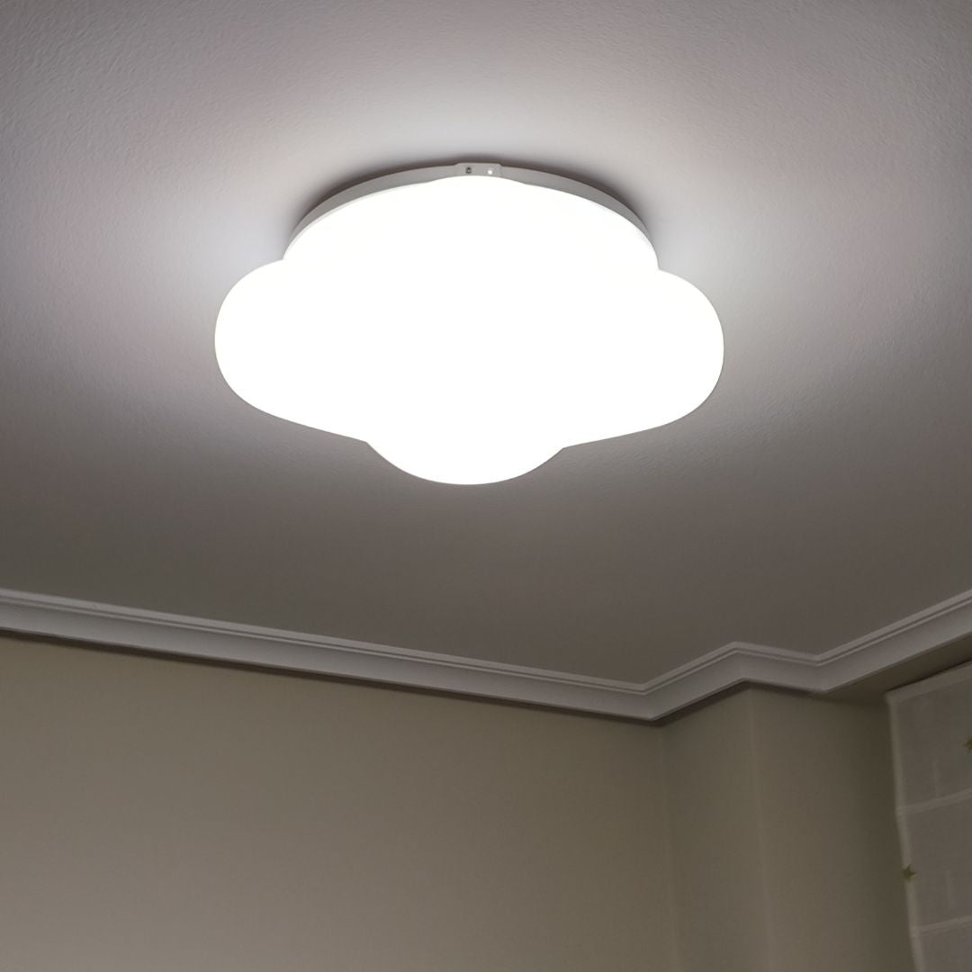 Lâmpada de teto LED nuvem branca 24W com mudança de tom para quartos infantis