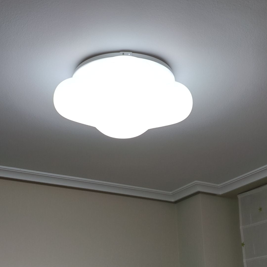 Lâmpada de teto LED nuvem branca 24W com mudança de tom para quartos infantis