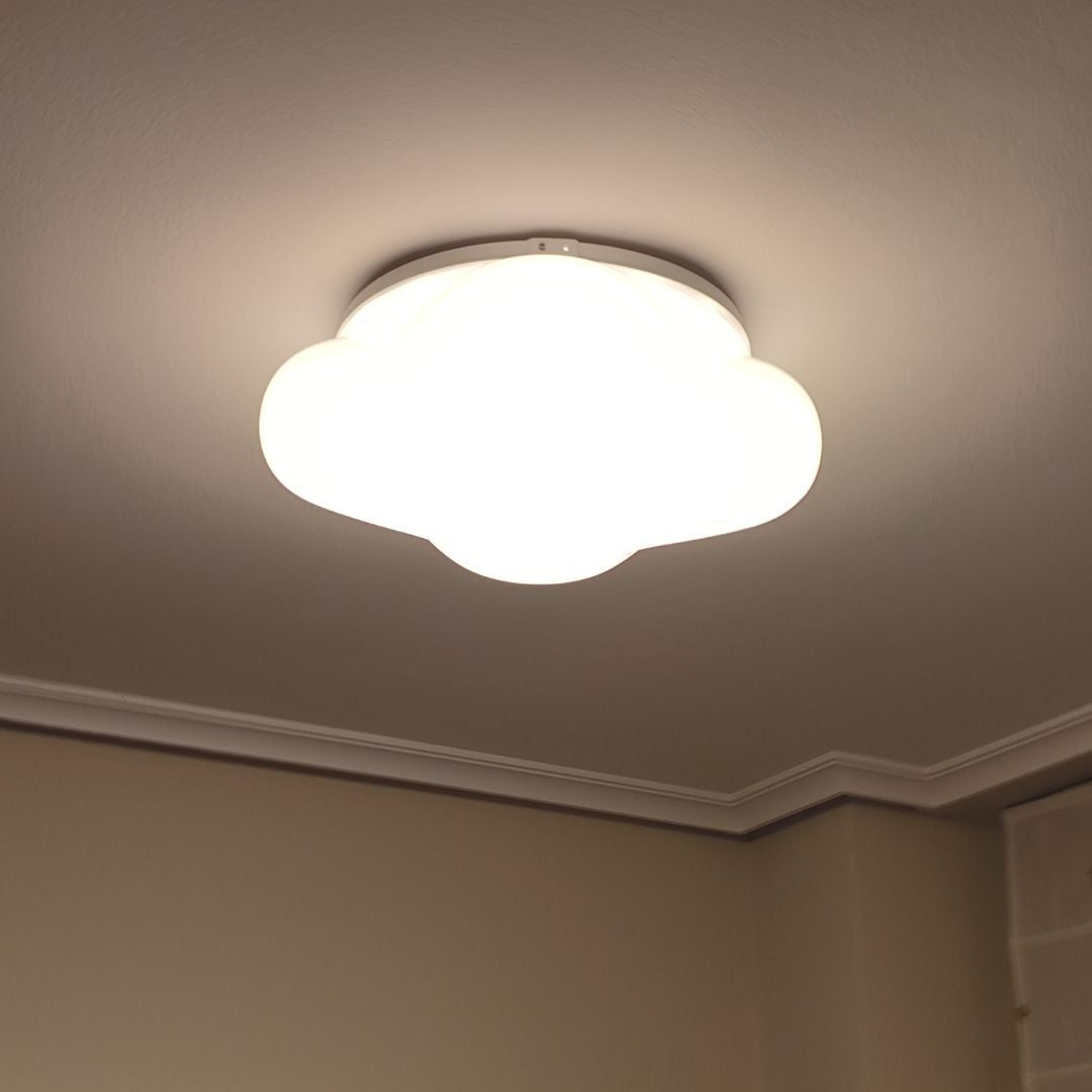 Lâmpada de teto LED nuvem branca 24W com mudança de tom para quartos infantis