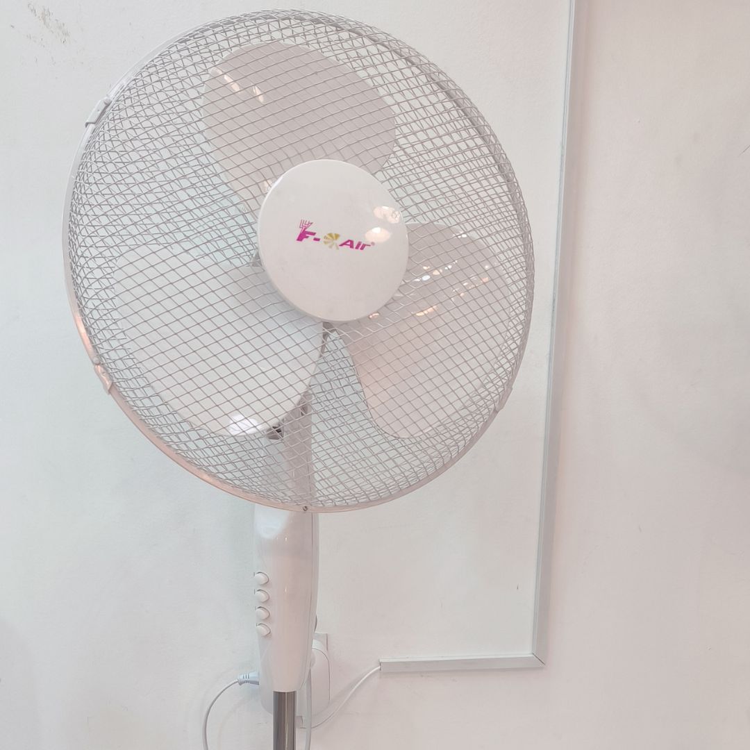 Ventilateur de sol oscillant de 50 W, hauteur réglable et 3 vitesses