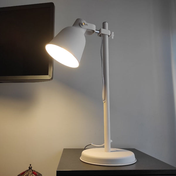 Lámpara de Mesa de metal blanca con foco orientable
