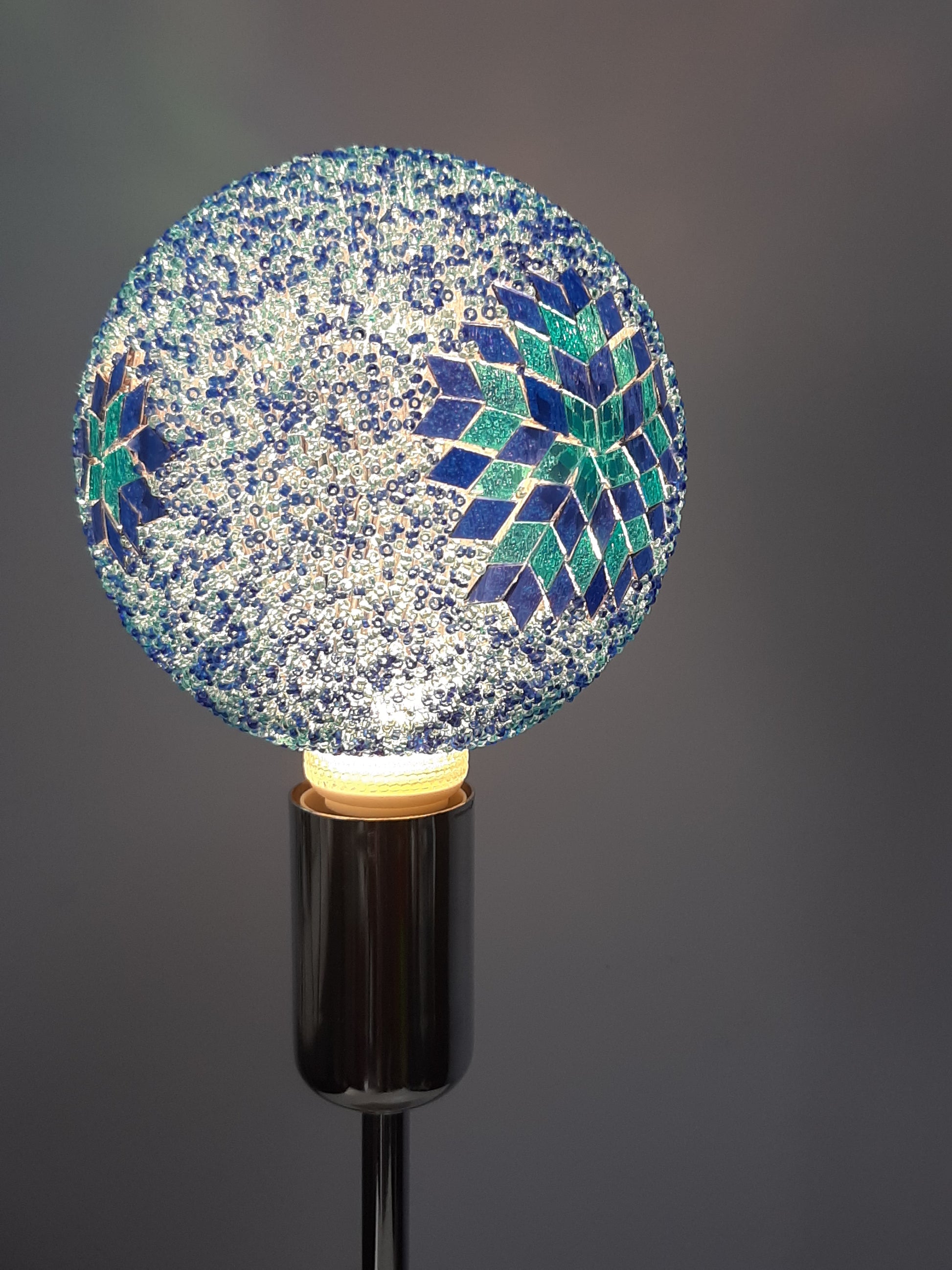 Bombilla Decorativa LED E27 4w Globo G125 en Cristales Azules 2