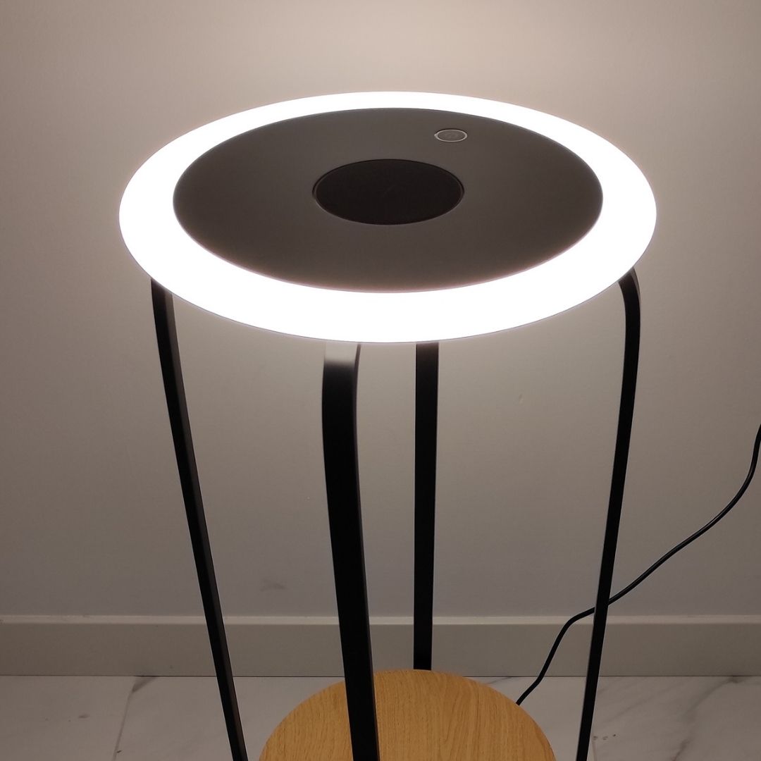 Mesa com luz Led 20w, carregador sem fio, 112,5 cm em preto e madeira