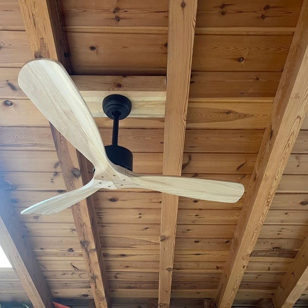 Ventilador de Techo Silencioso con Aspas de Madera