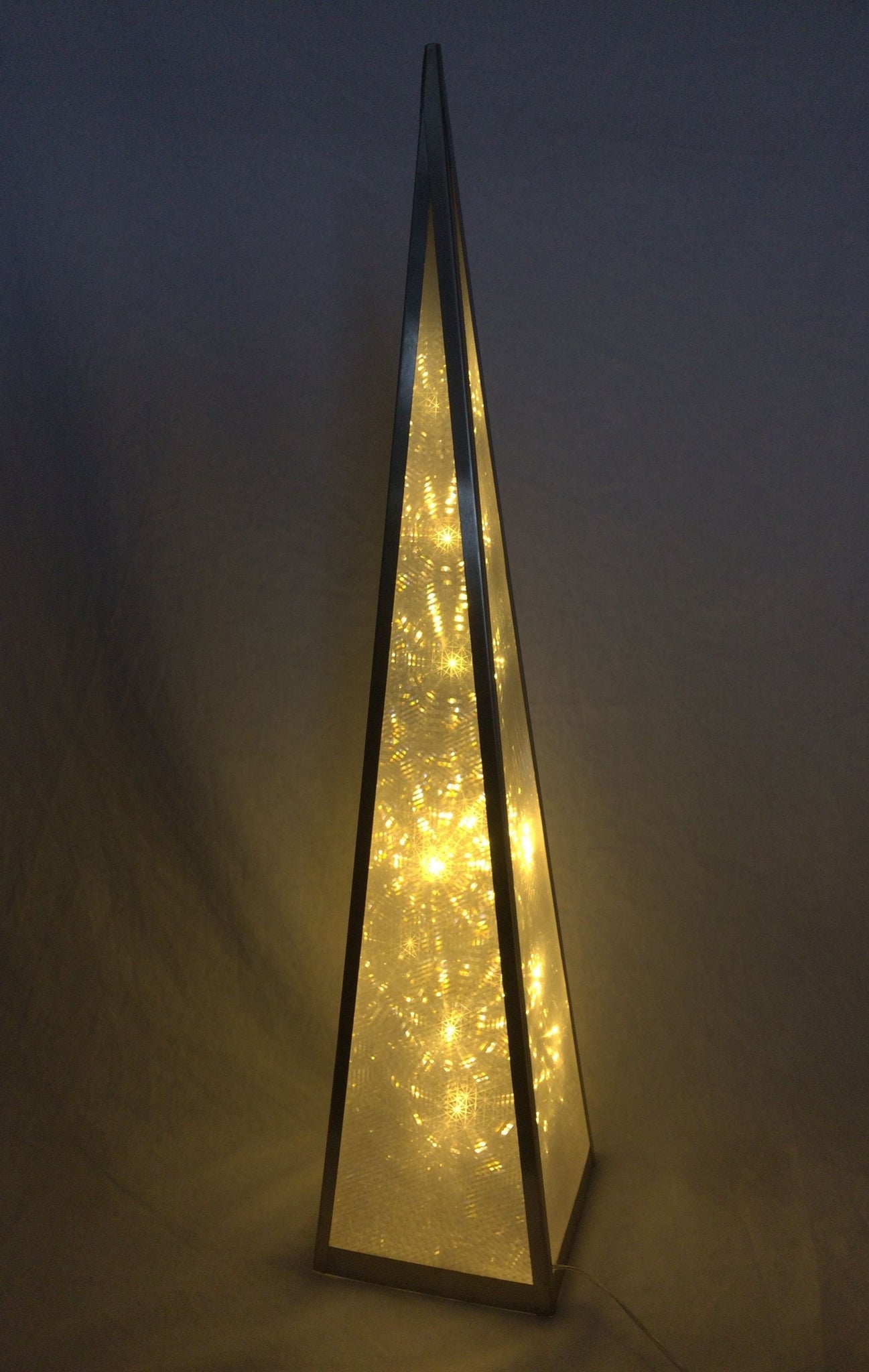 Árbol de Navidad Led Pirámide Plateada y Efecto Copo de Nieve 45 cm