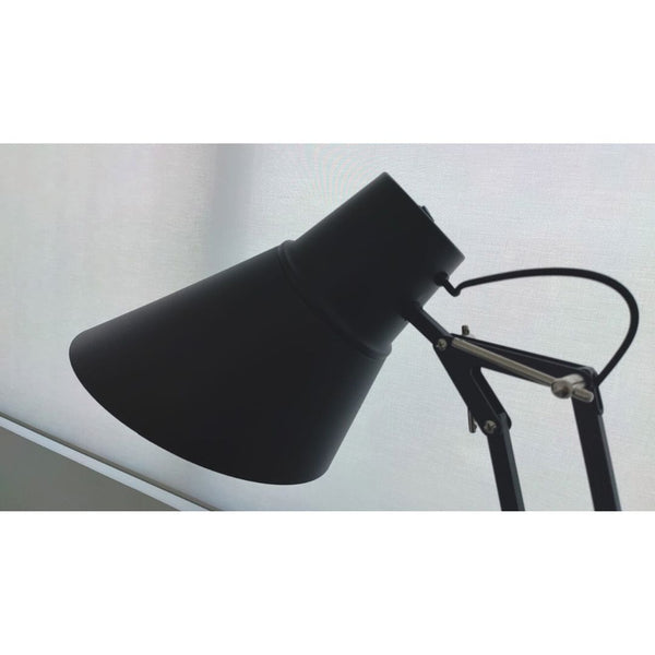 Lámpara de Pie orientable de metal negro