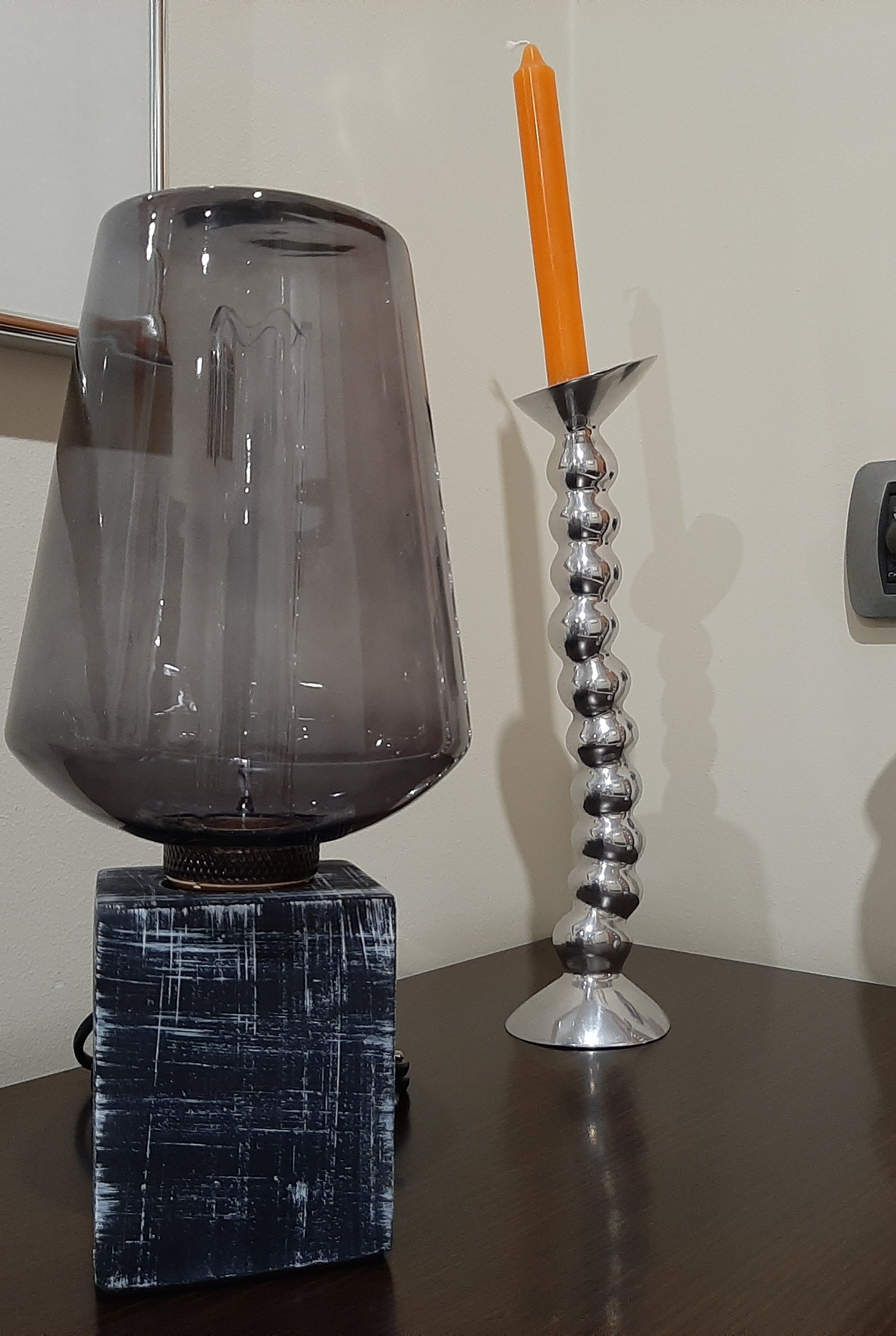 Candeeiro de mesa, base de cimento cinzento com cabo e interruptor