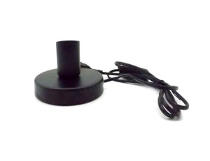 Lámpara de mesa de metal negro con cable e interruptor