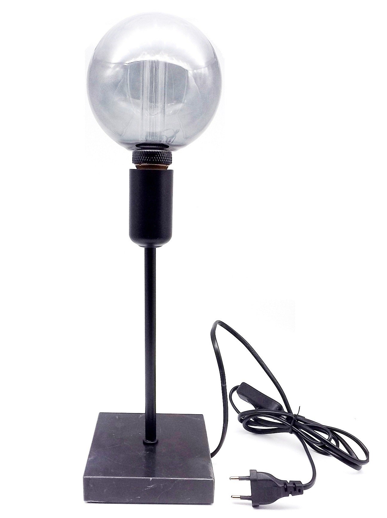 Lámpara de mesa con base de mármol y pie negro con interruptor