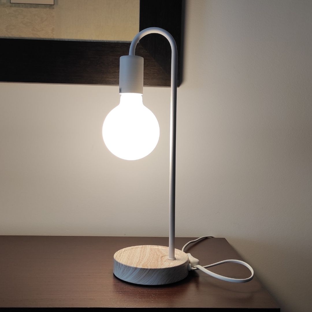 Lampe de table Alvar blanche pour ampoule Vista