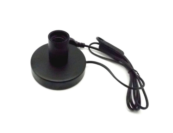 Lámpara de mesa de metal negro con cable e interruptor