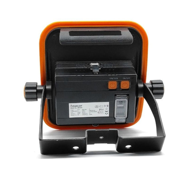 Foco Proyector Led de Trabajo Recargable con USB IP54 30W 6500K, 5mts cable 3 X 1,5 mm y cargador 12 V